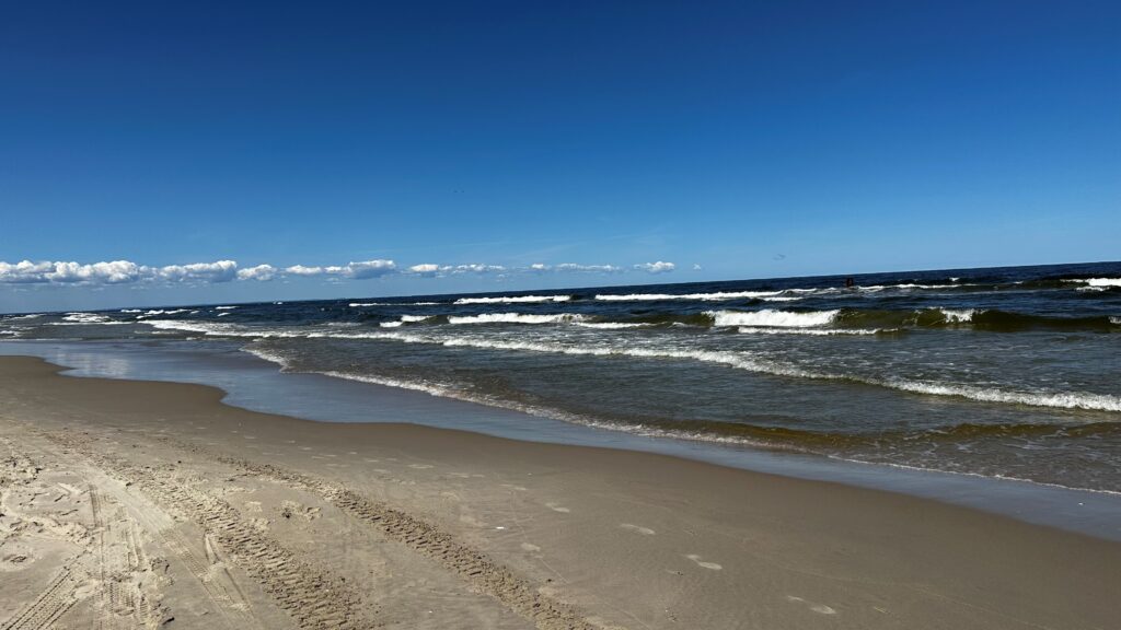 puste plaże morze bałtyckie
